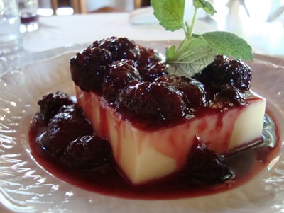 Panna Cotta com coulis de Frutas vermelhas